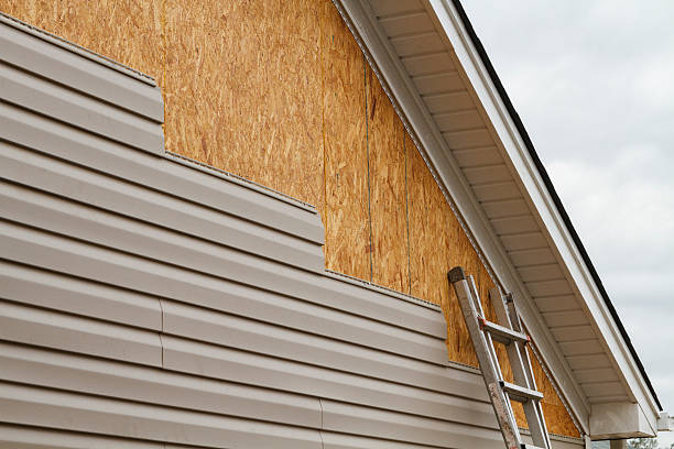 Professional Emergency Siding Repair technician working in Occoquan, VA